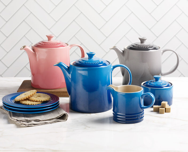 Grand Teapot Le Creuset Canada Official Site Le creuset signature cast iron round casserole 28cm meringue €335.00. grand teapot
