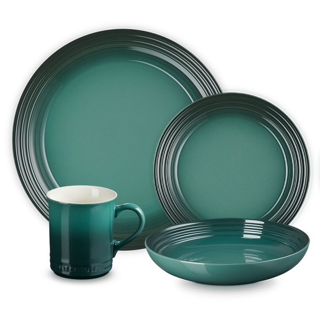 32-Piece Classic Dinnerware Set with Mugs Le Creuset