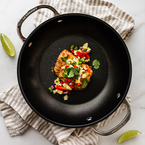 Mahi-mahi en croûte de noix avec salsa d’ananas