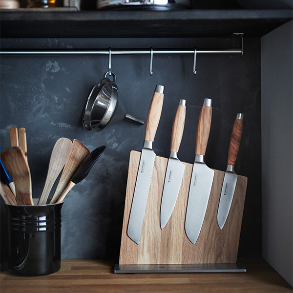 Caramelized Onion, Roasted Garlic and Fried Sage Bread