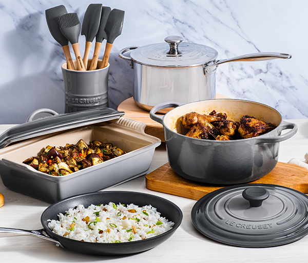 Ensemble de cuisine treize pièces en matériaux mixtes
