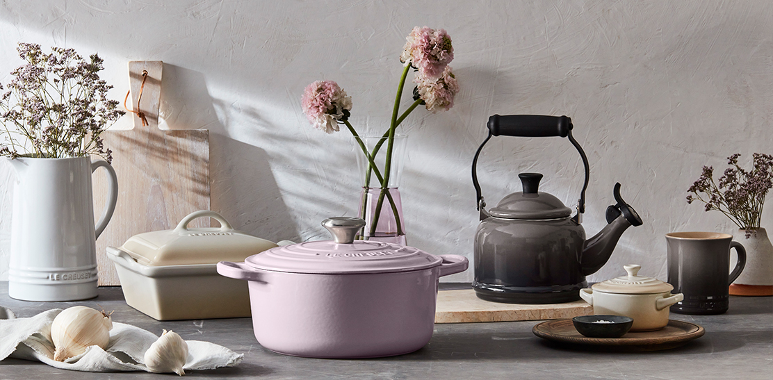 https://www.lecreuset.ca/on/demandware.static/-/Sites-LeCreuset_CA-Library/default/dw5c24b3f2/images/2023/guide-to-spring-colors-2023/hero-img.jpg