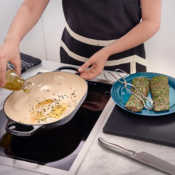 https://www.lecreuset.ca/on/demandware.static/-/Sites-LeCreuset_CA-Library/default/dw618e11ce/images/2023/why-use-enamelled-cast-iron-cookware/pan-frying.jpg