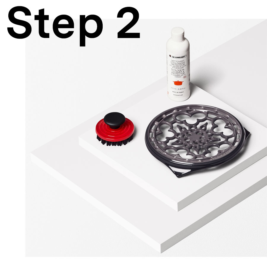 Rub the surface vigorously and all stubborn crusts should be removed! Rub the surface vigorously and all stubborn crusts should be removed!