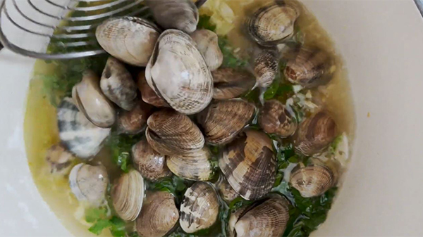 Comment cuire les palourdes et les moules à la vapeur