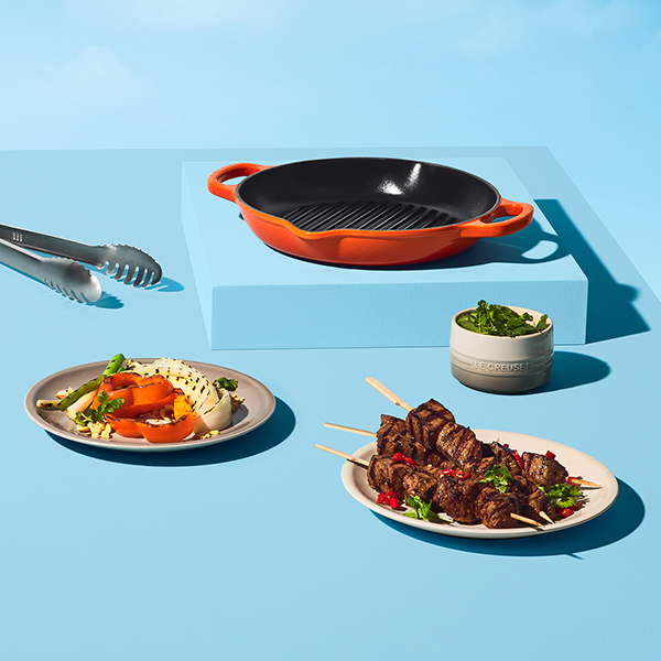 Brochettes de steak et de légumes estivaux avec sauce soya, arachides et coriandre