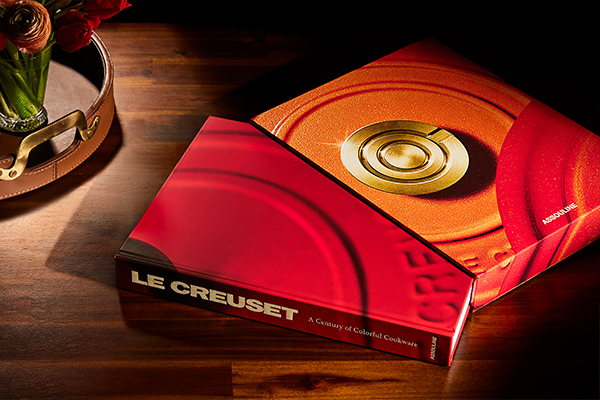 Livre Le Creuset: A Century of Colourful Cookware par Assouline