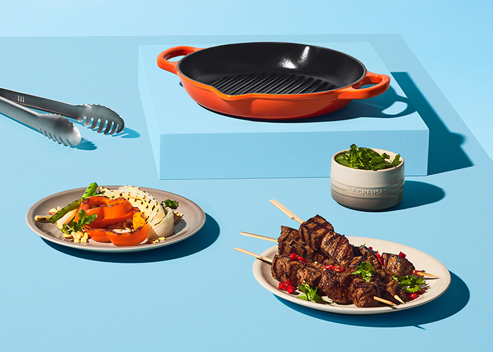 Brochettes de steak et de légumes estivaux avec sauce soya, arachides et coriandre