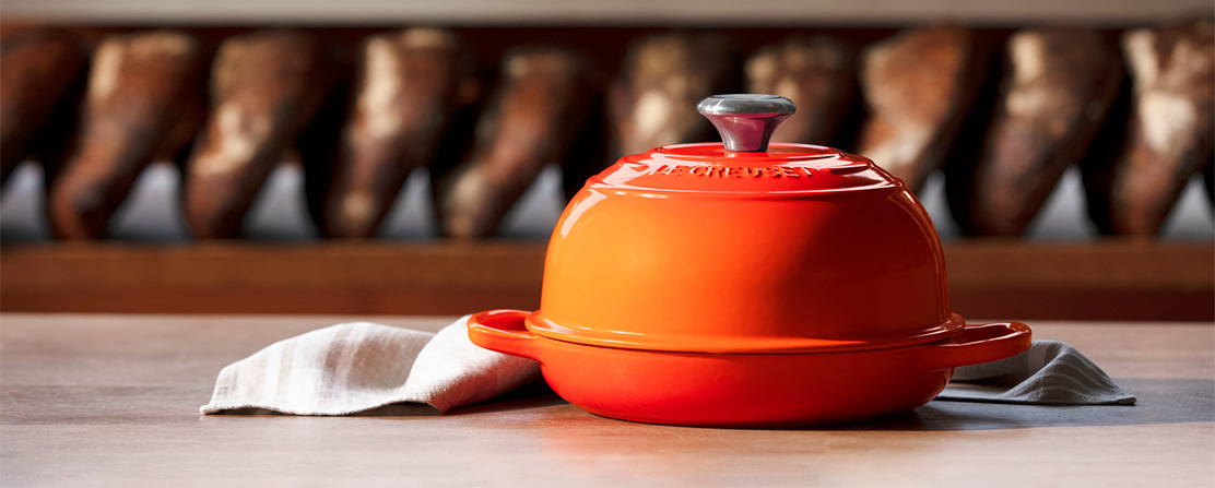 https://www.lecreuset.ca/on/demandware.static/-/Sites-LeCreuset_CA-Library/default/dwa6cd77cf/images/2022/bread-making-101/hero-img.jpg