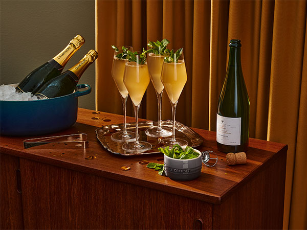 Cocktails au champagne et à la limonade (avec une version sans alcool)