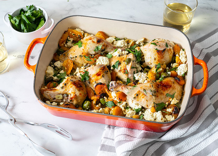Poulet Rôti aux Abricots et aux Olives avec Pois Chiches et Feta