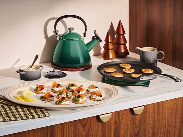 Blinis de sarrasin au saumon fumé, à la crème farîche et au caviar