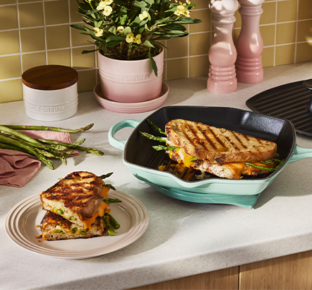 Grilled cheese aux asperges & sauce à la moutarde et au miel