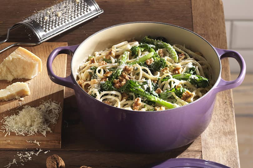 Linguine avec brocoli violet, gorgonzola et noix
